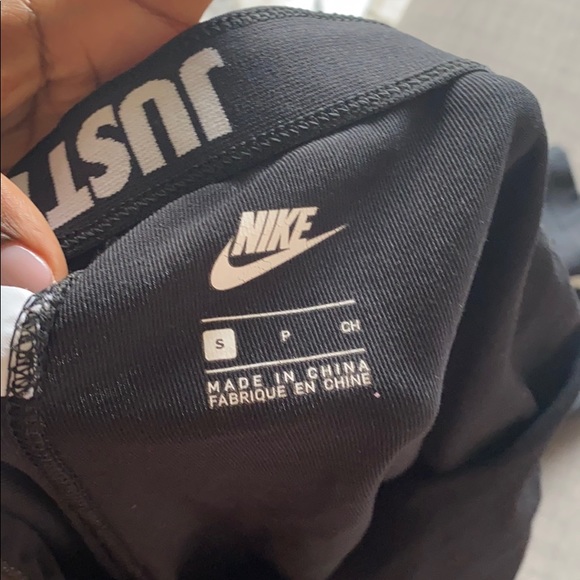 Nike leggings (workout material) worn once - Picture 4 of 5
